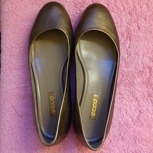Ecco bronze flats